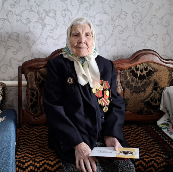 Вручение юбилейной медали участнице ВОВ Адодиной Анне Федоровне. Вручение юбилейной медали участнице ВОВ Адодиной Анне Федоровне.